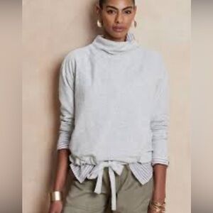 Banana Republic Light Heather Gray tie waist sweatshirt w/funnel neck Size Small